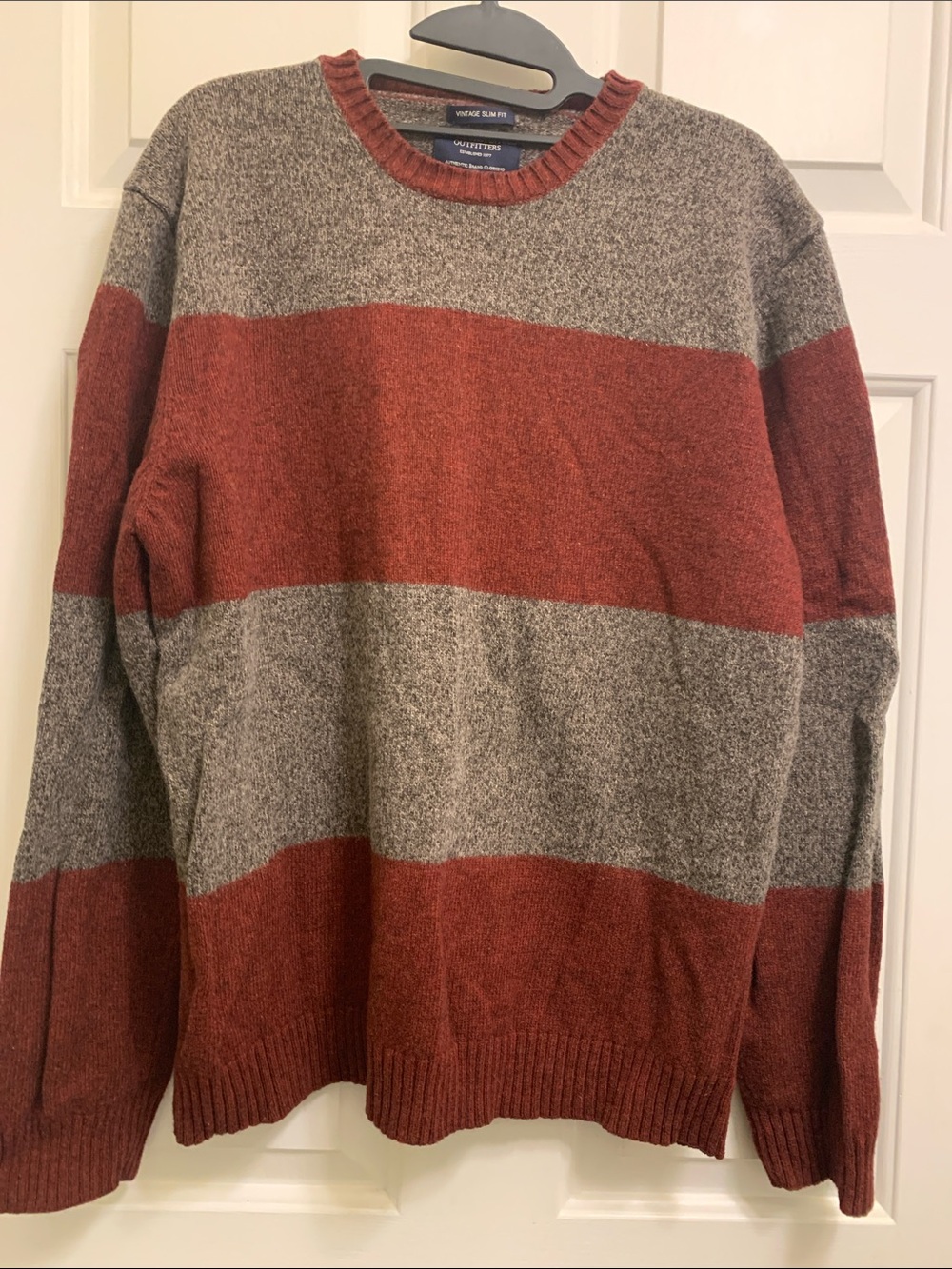American Eagle Outfitters Men's Crewneck Sweater in Gray and Maroon